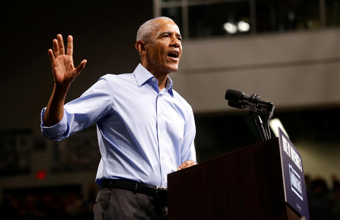 Obama lança duras críticas contra Trump enquanto faz campanha pelos democratas