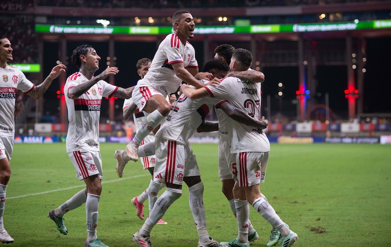 Flamengo desencanta no 2º tempo, vence o Bahia e mantém liderança do Brasileirão