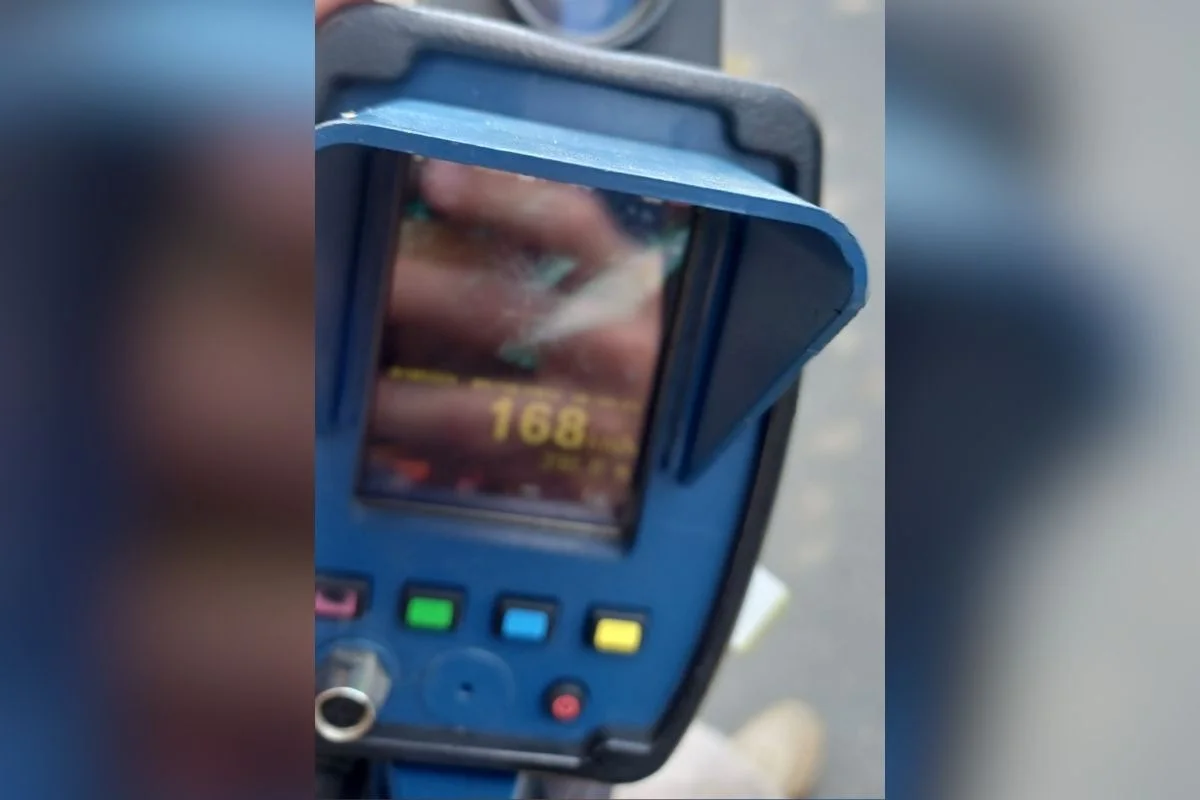 PRF flagra carro a 168 km/h na Rota dos Romeiros da Presidente Dutra