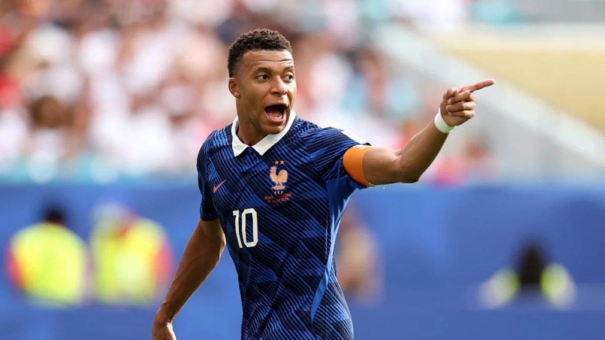 Mbappé se desculpa por declaração sobre Mao Tsé-tung que revoltou chineses