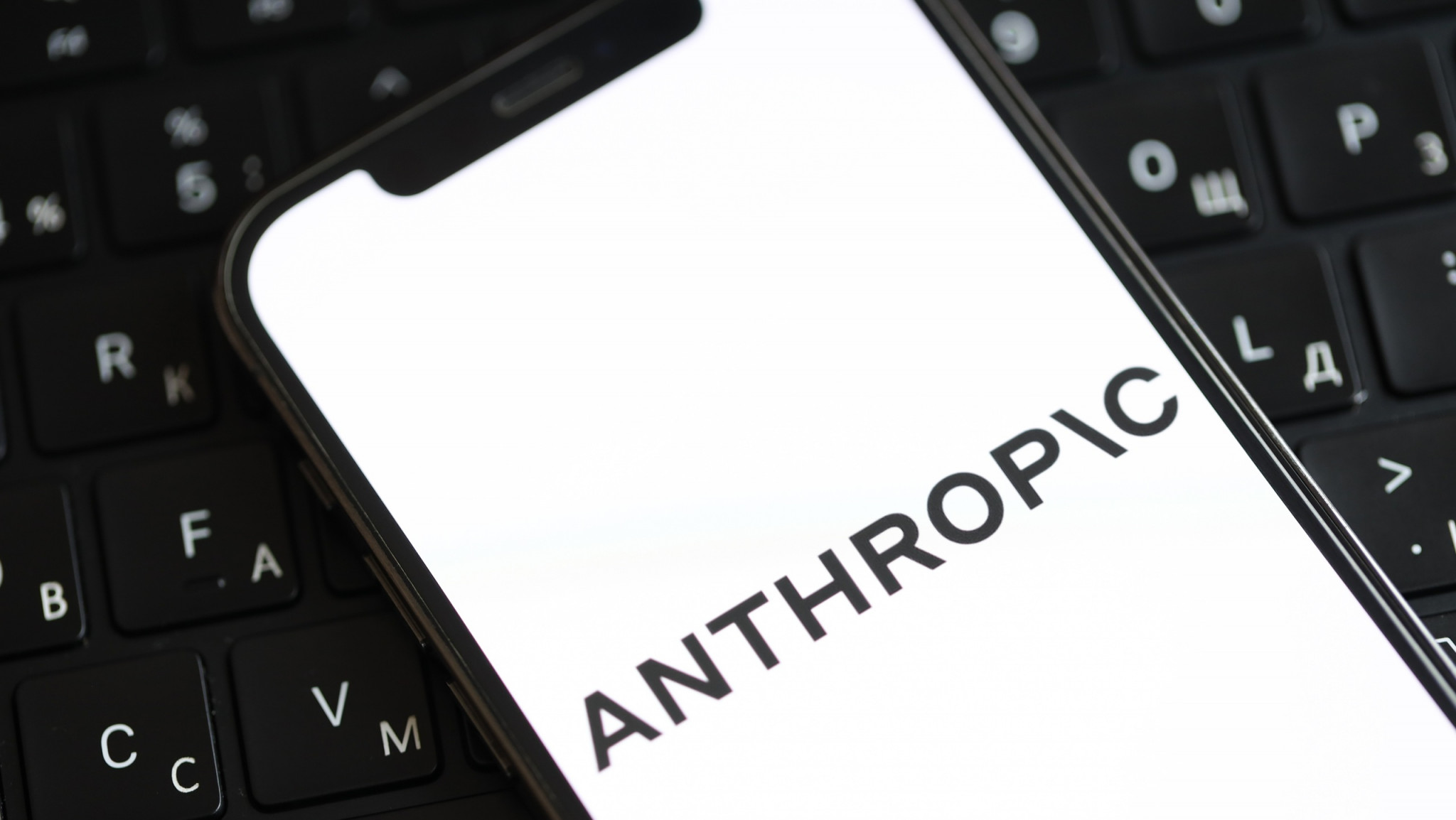 Imagem da matéria: Anthropic libera IA mais poderosa para equipes que caçam falhas antes de hackers