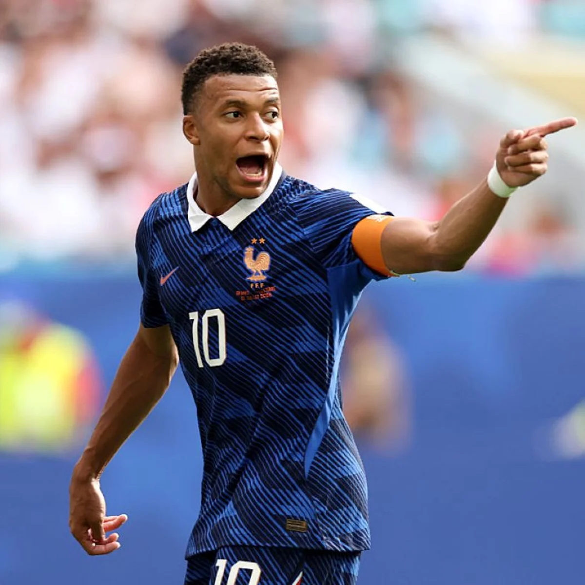 Mbappé se desculpa por declaração sobre Mao Tsé-tung que revoltou chineses