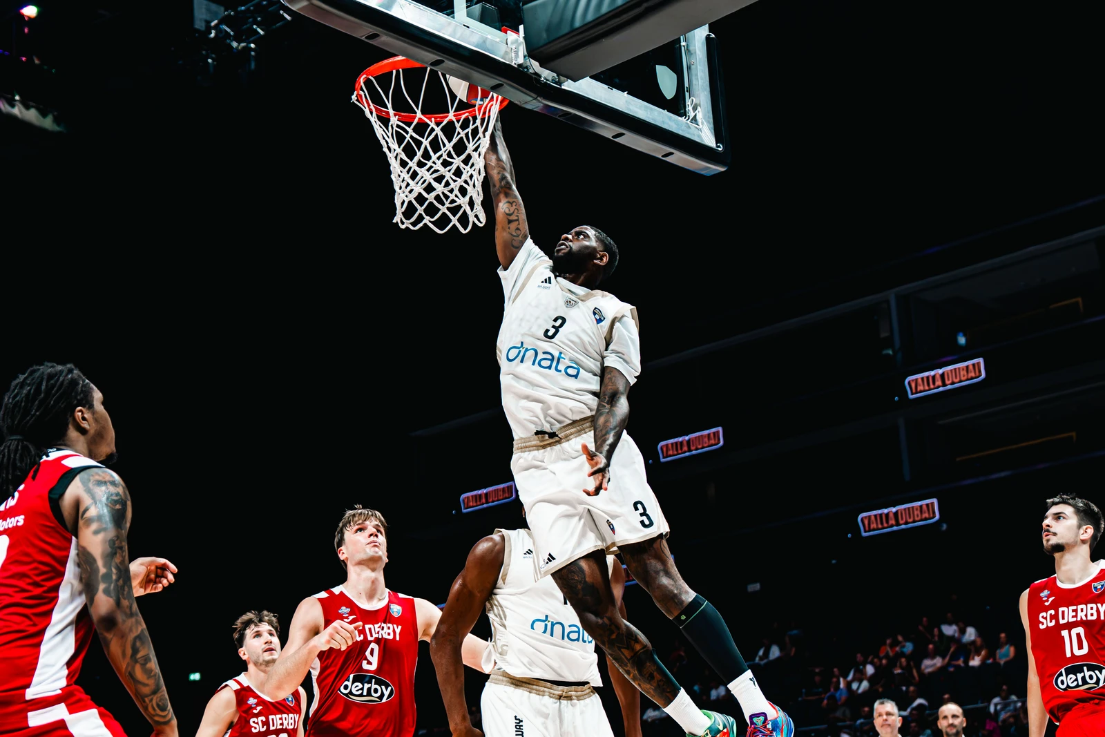 O Dubai Basketball consegue uma vitória difícil contra o SC Derby
