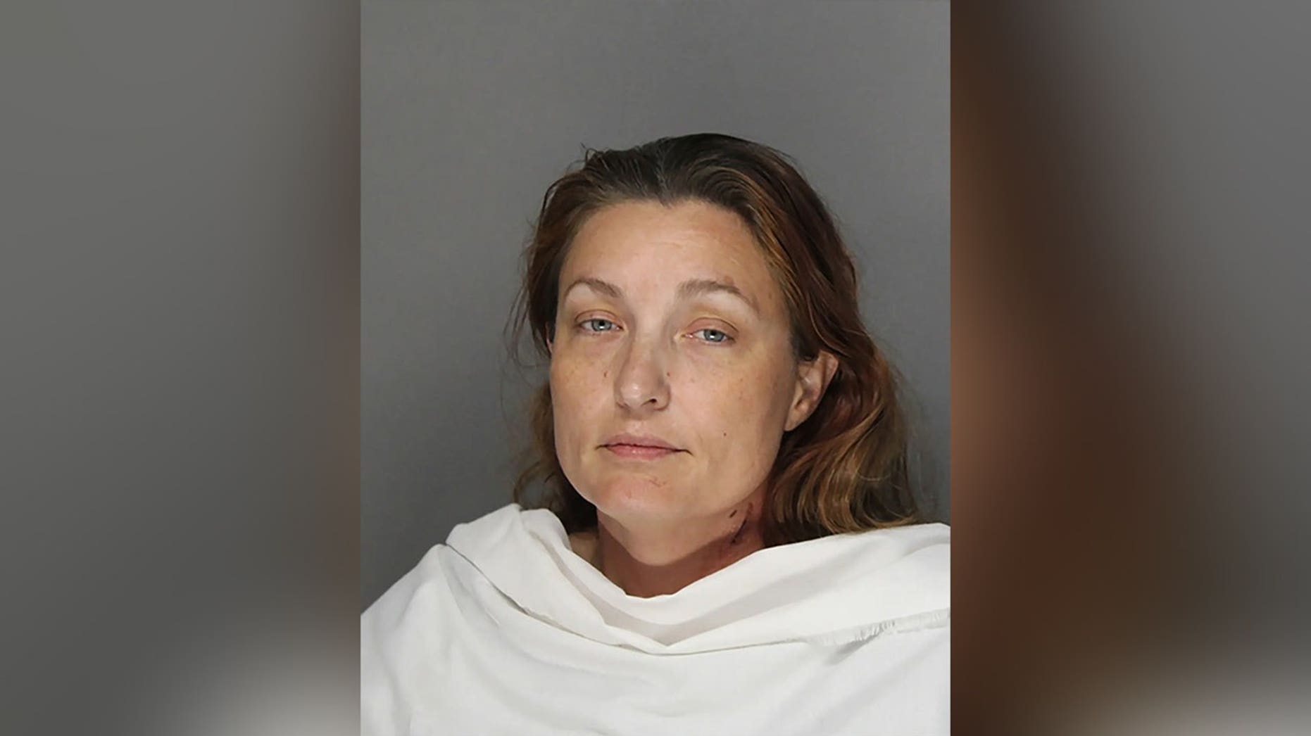 Mãe do Texas enfrenta acusações de homicídio capital após supostamente atirar nos dois filhos até matá-los
