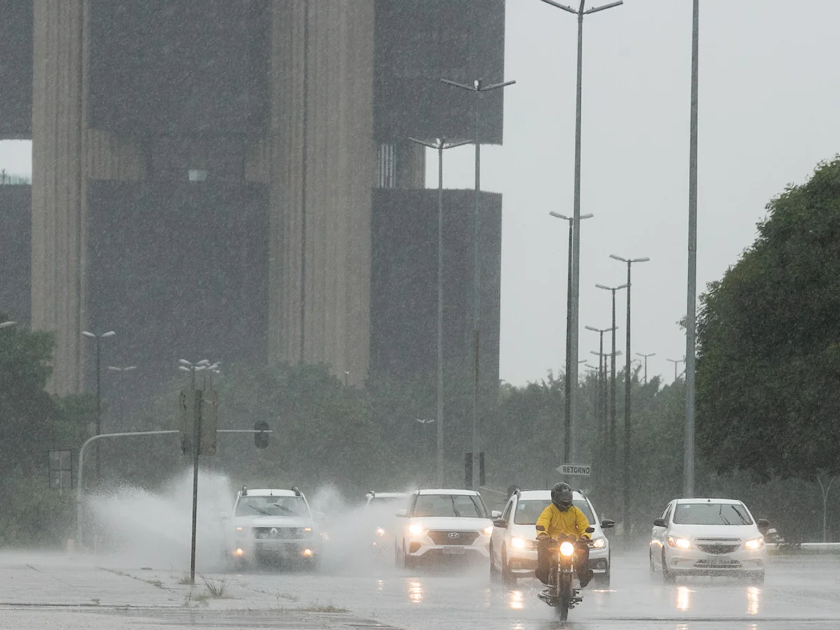 Eleições sob chuva: confira a previsão do tempo no Brasil neste domingo
