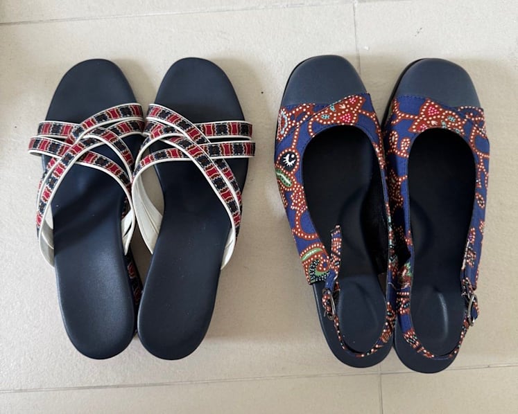 Singapore Airlines' current footwear for female cabin crew includes sandals and closed-toe slingbacks. (Photo: Carousell/@itaintover)