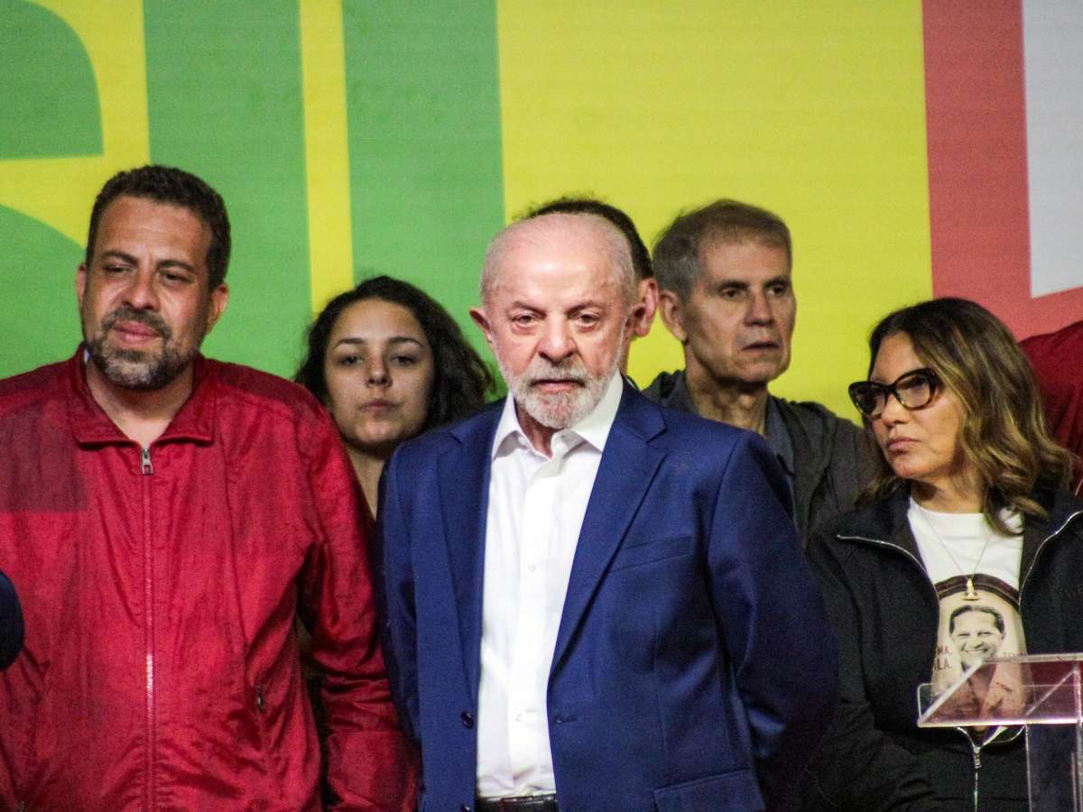 Lula exaltado, apreensão com liderança de Flávio e aposta em debates para virada: os bastidores da campanha petista