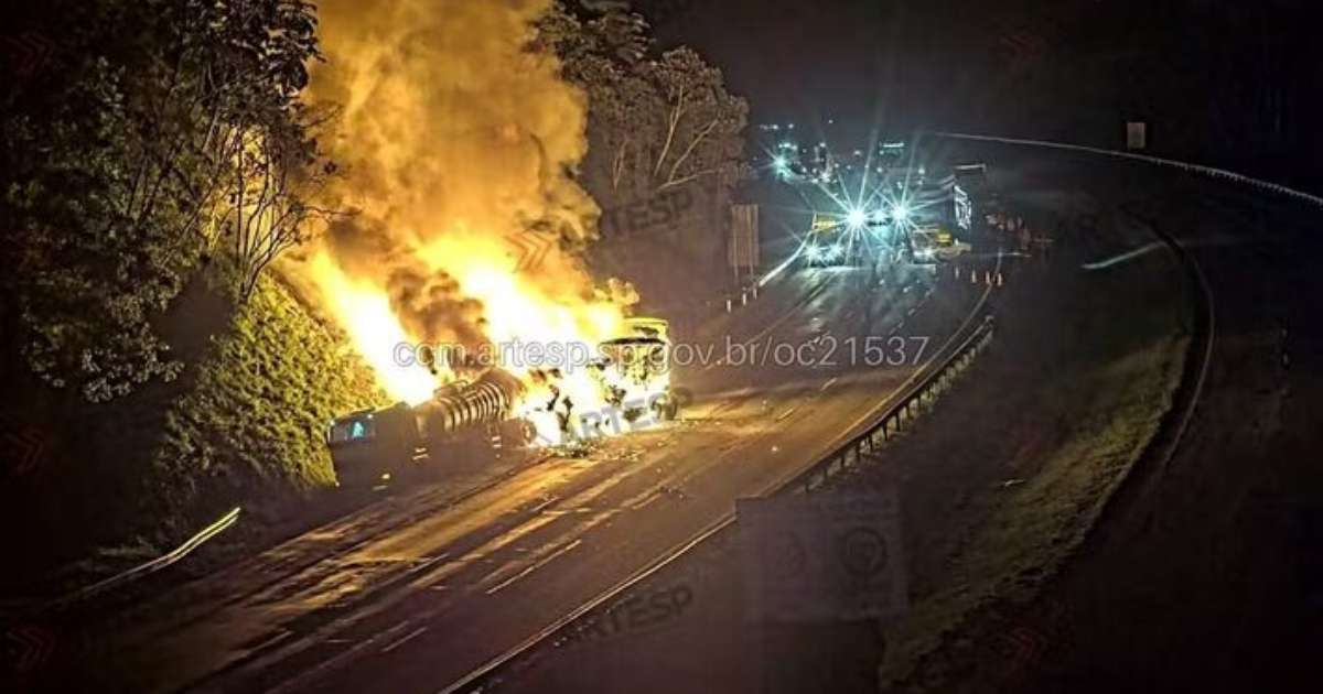 Acidente entre carretas provoca incêndio e interdita Rodoanel em SP; veja trecho afetado