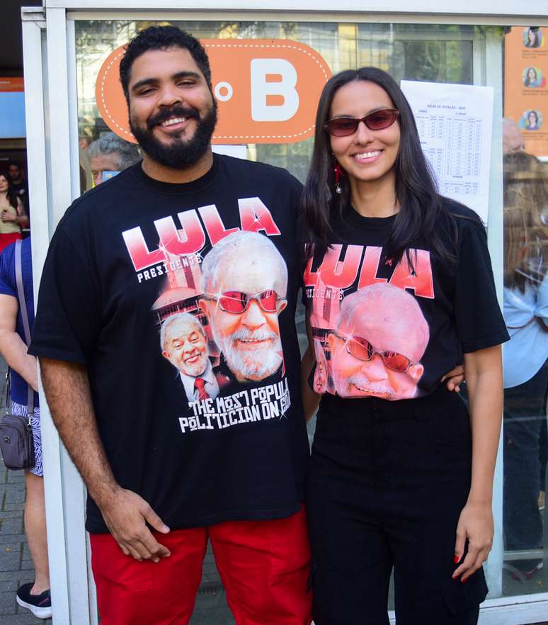 Leandra Leal, Alinne Moraes e mais famosos vão às urnas para votar; veja fotos