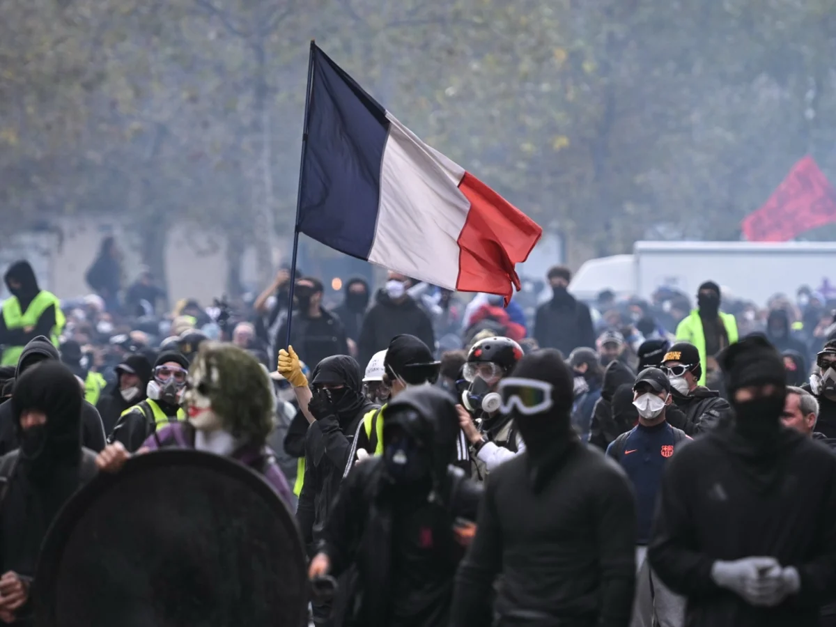 Protesto na França deixa 1.200 presos e 150 policiais feridos