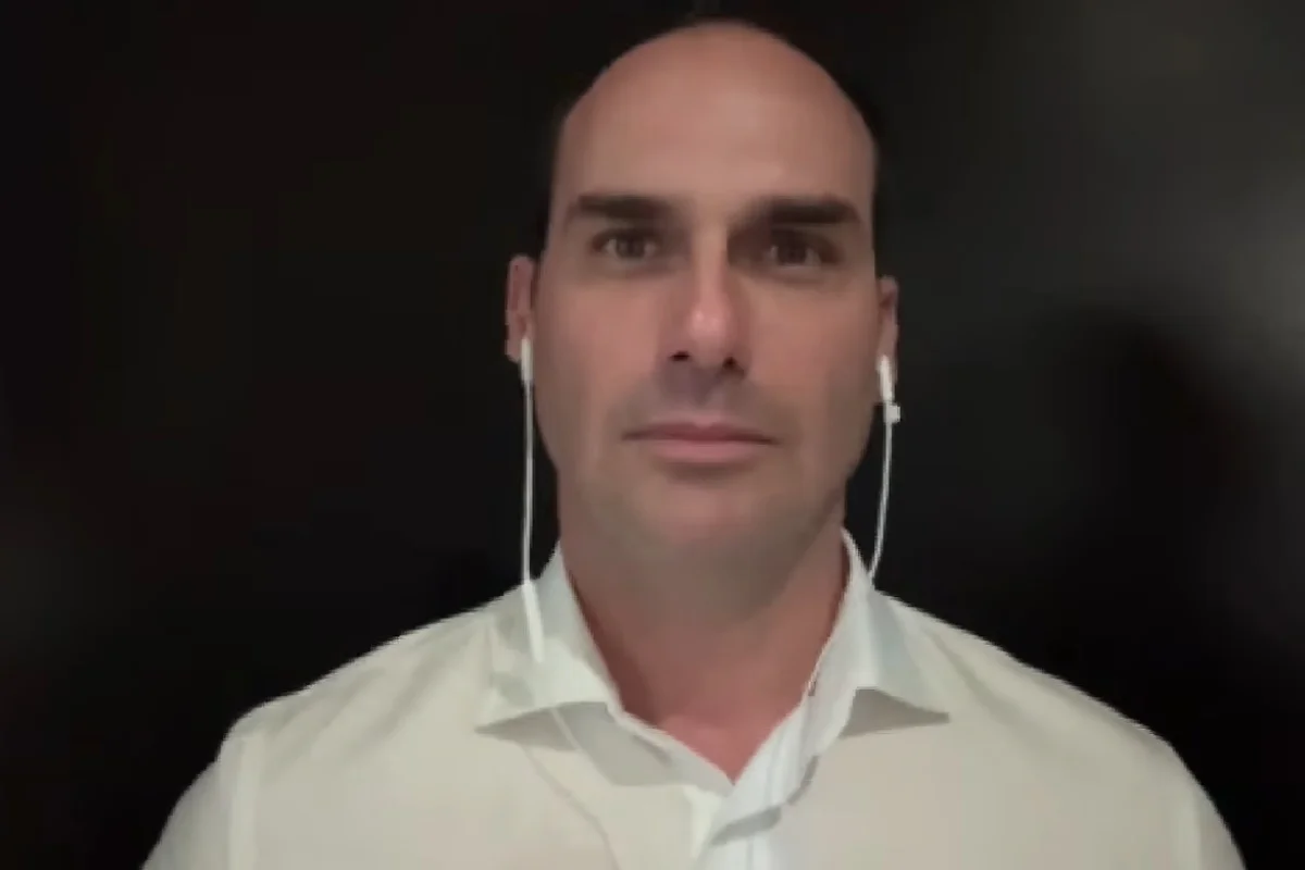 Eduardo fala em chamar fuzileiros e que Flávio deve deixar o país se perder