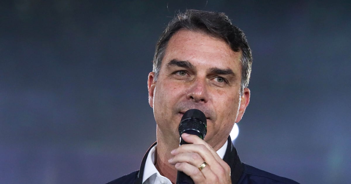 Flávio turbina gastos com Facebook na reta final do 2º turno; soma é de R$ 12,8 milhões