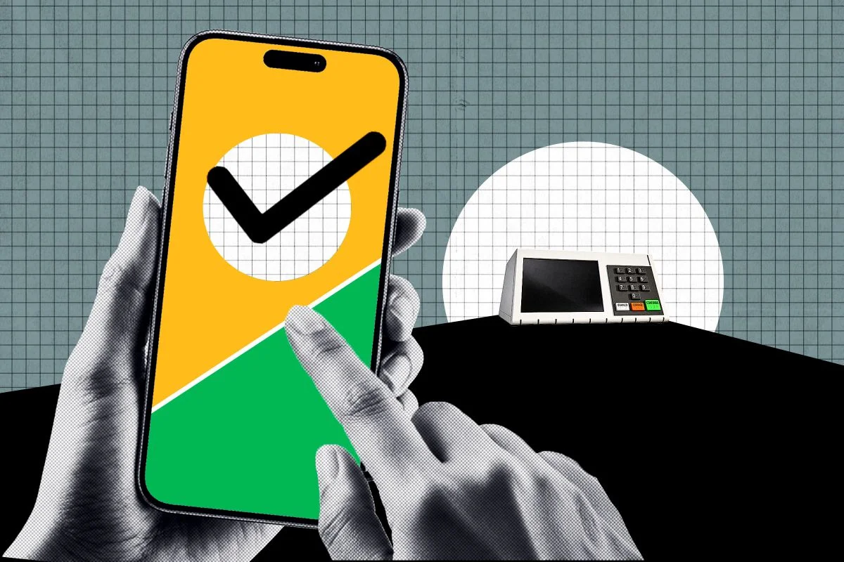 Ilustração de um celular exibindo um símbolo de confirmação, ao lado de uma urna eletrônica, representando a justificativa de ausência nas eleições