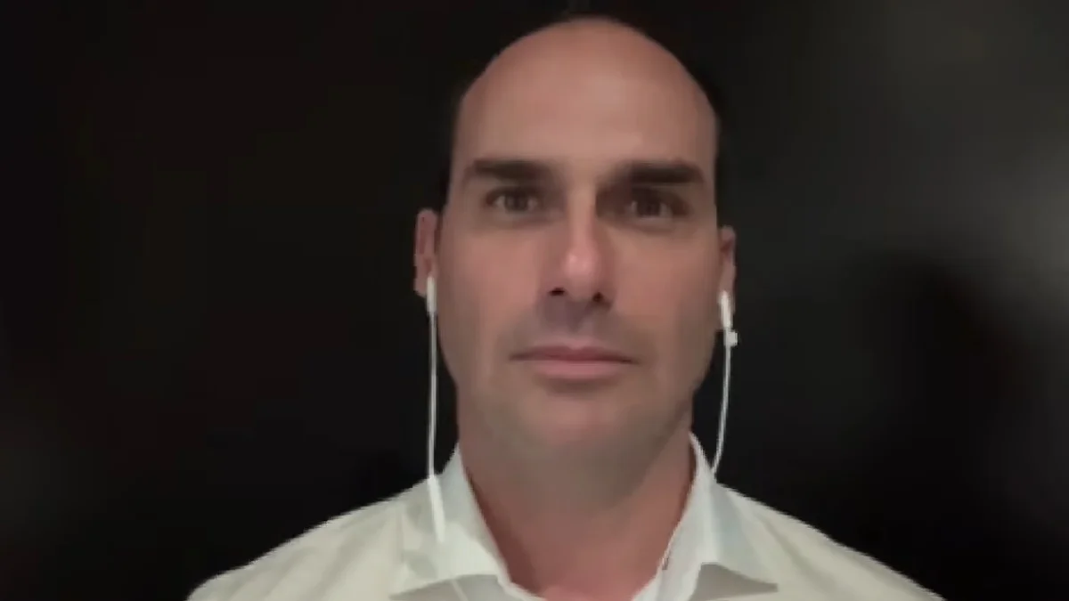 Eduardo fala em chamar fuzileiros e que Flávio deve deixar o país se perder