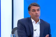 Frota fala sobre passaporte de Flávio: "Conheço como o bolsonarismo pensa"