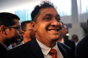 Durante a sua candidatura de 2014, Tiririca utilizou uma famosa música de Eramos e Roberto Carlos para ilustrar sua campanha. Por conta disso um PL vai ser julgado no STF para normalizar as paródias políticas