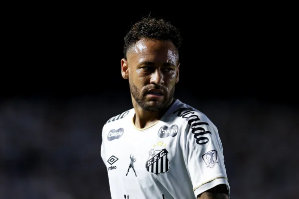 Neymar disputou apenas 5 de 20 clássicos possíveis pelo Santos