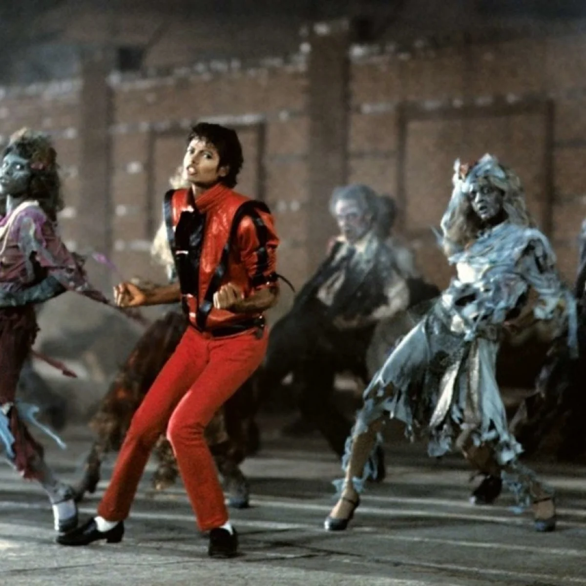 Icônica jaqueta usada por Michael Jackson em Thriller vai a leilão
