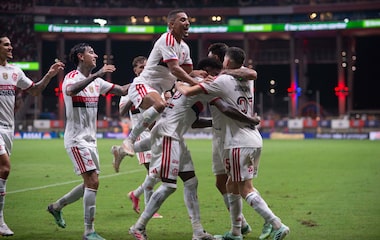 Flamengo desencanta no 2º tempo, vence o Bahia e mantém liderança do Brasileirão