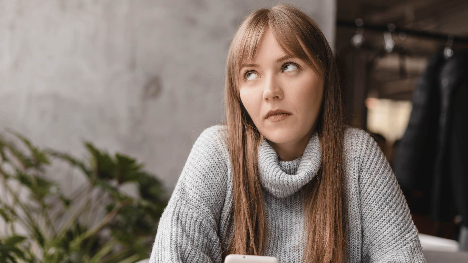 Pessoas com energia zero para falsos amigos geralmente dizem 9 frases na conversa cotidiana