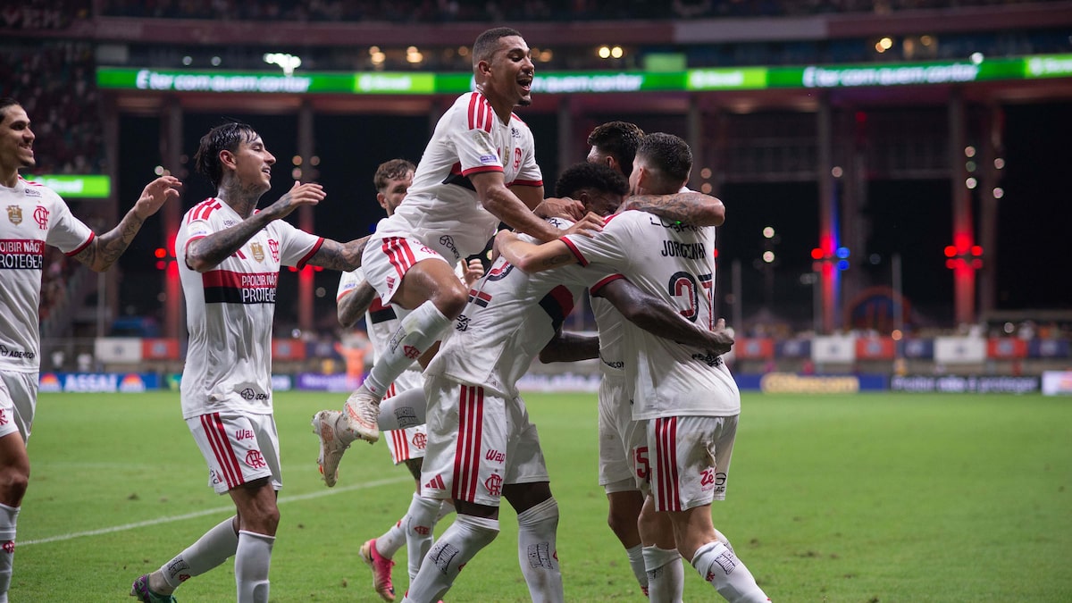 Flamengo desencanta no 2º tempo, vence o Bahia e mantém liderança do Brasileirão