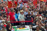 Haddad, Tebet, Marina, Lula e Alckmin em ato na Augusta na véspera do 1º turno das eleições gerais de 2026