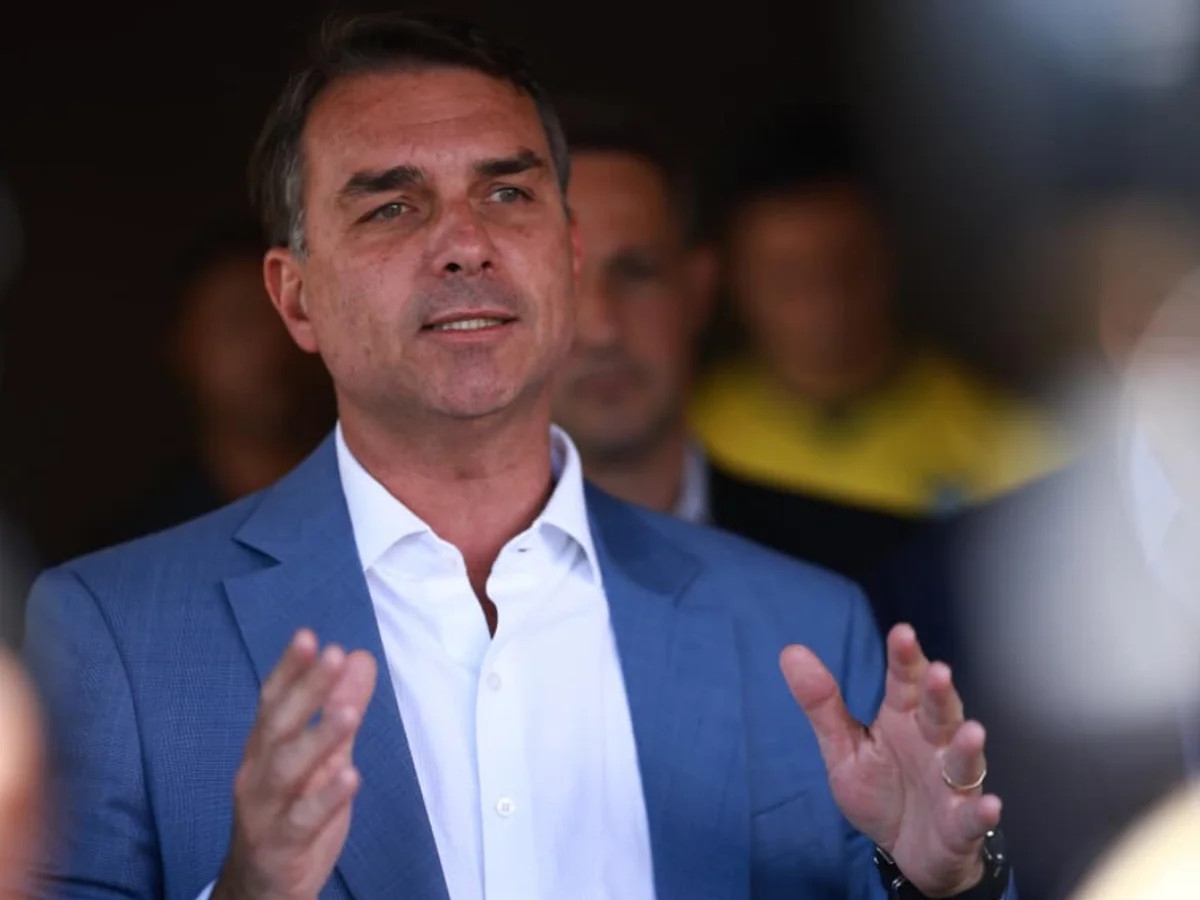 Flávio critica PEC da 6x1 e volta a defender regime por hora: "Liberdade"