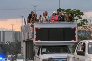 Celina e Grass apostam em motociata e carreata na véspera da do 1º turno
