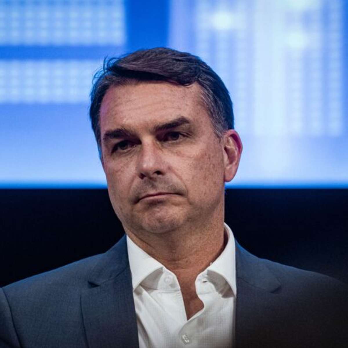 Flávio Bolsonaro diz que serviço contratado nos EUA não viola lei; Elytron diz que atua no segmento de segurança