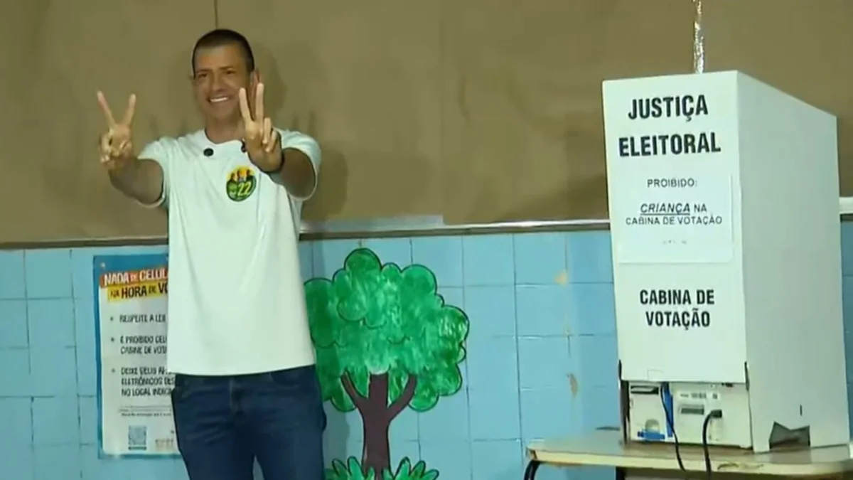 Eleições 2026: candidato do PL, Douglas Ruas vota no Rio de Janeiro