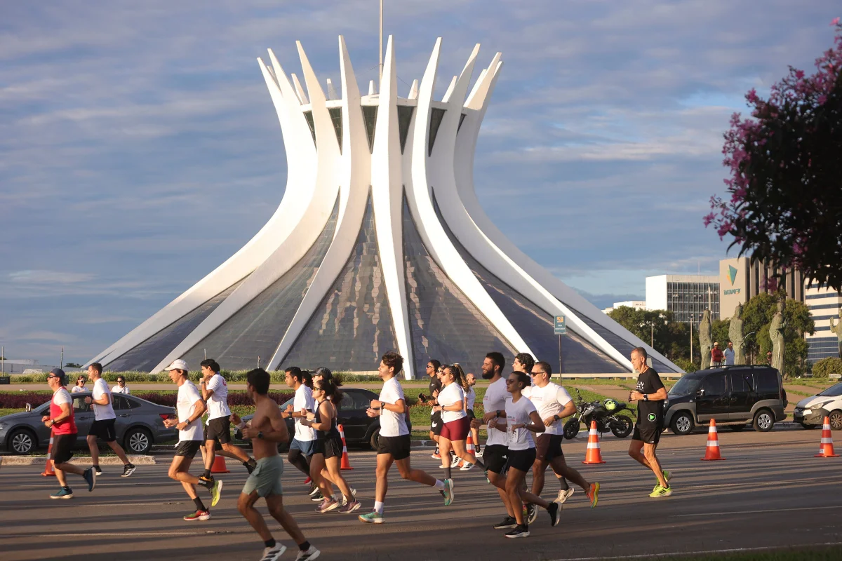 Metrópoles Endurance Corrida: médico explica benefícios de correr à noite