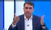 Frota fala sobre passaporte de Flávio: "Conheço como o bolsonarismo pensa"
