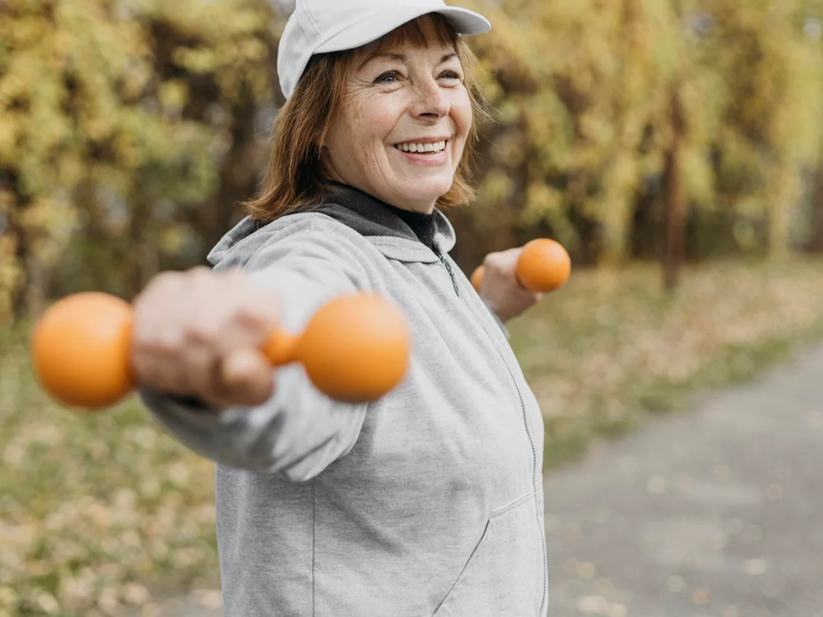 Exercícios para fortalecer os braços e preservar a força após os 50 anos