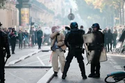 Louis Vuitton, Dior e Hermès: luxo vira alvo de protestos na França