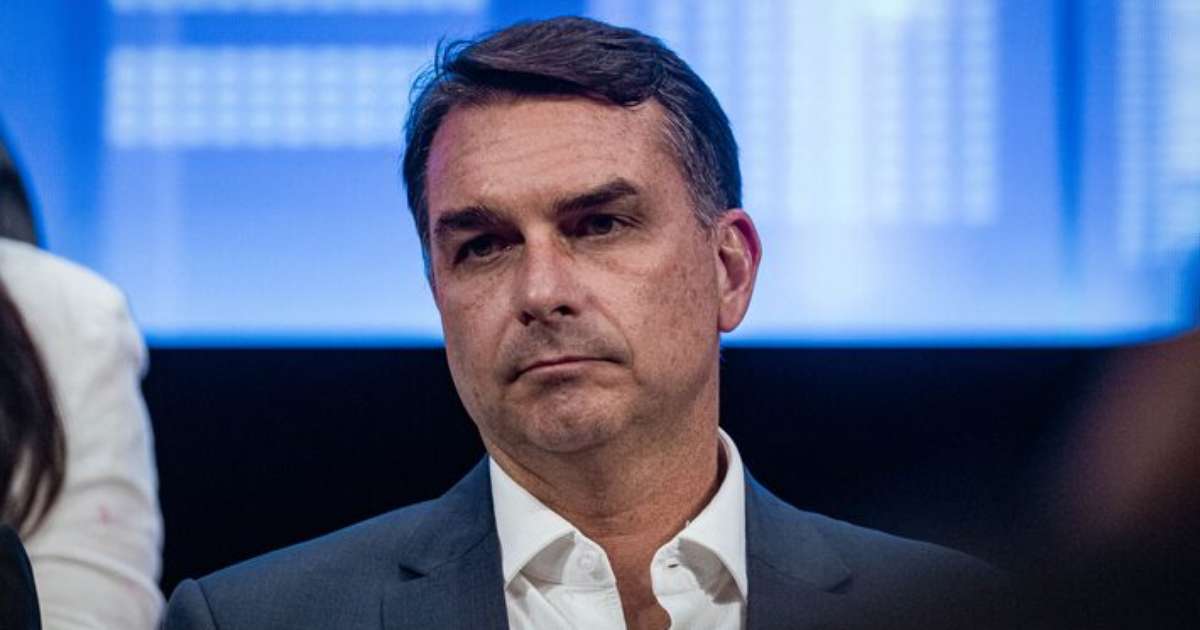 Flávio Bolsonaro diz que serviço contratado nos EUA não viola lei; Elytron diz que atua no segmento de segurança