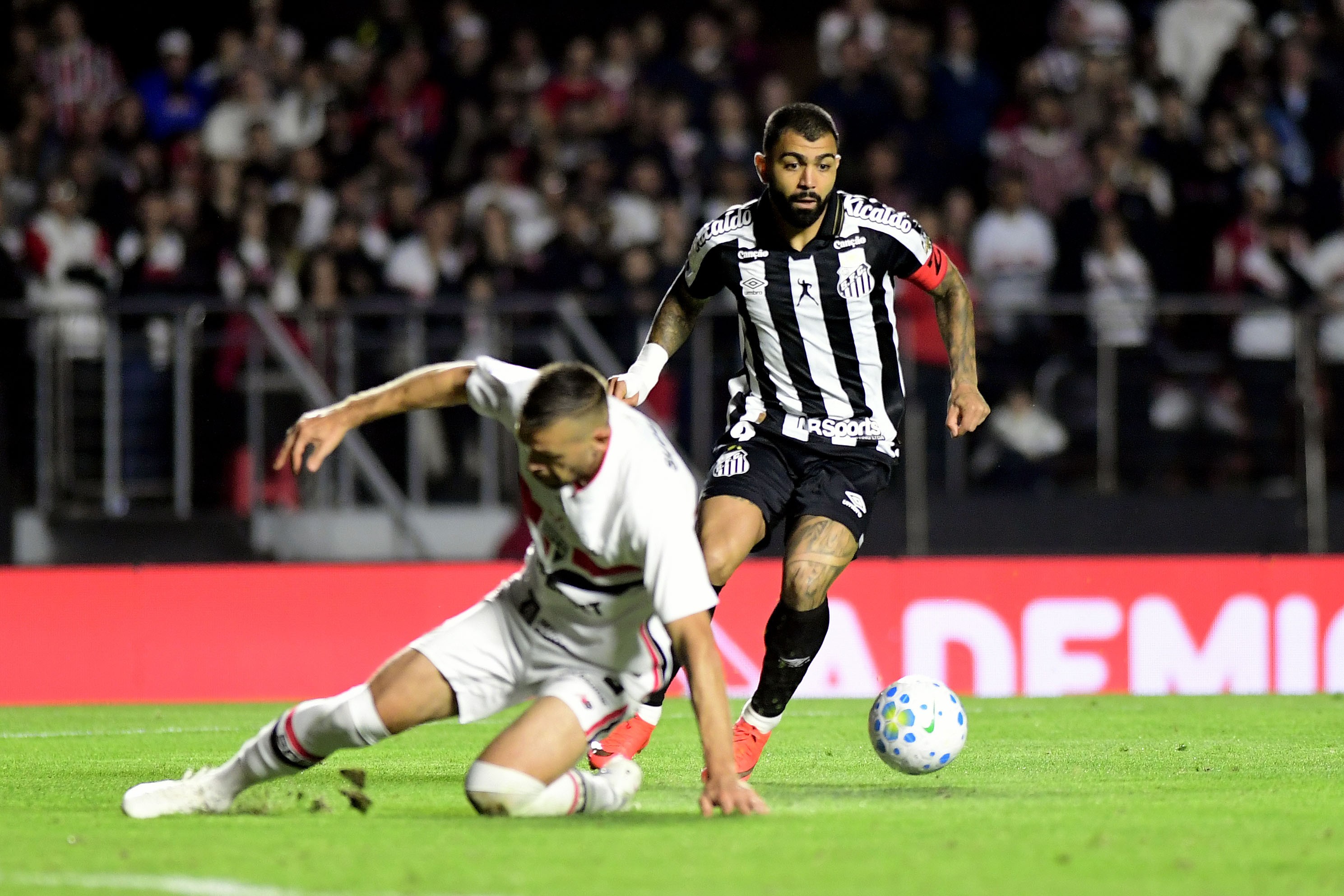 Análise: São Paulo sofre no clássico e parece ter os 45 pontos como único objetivo no Brasileirão