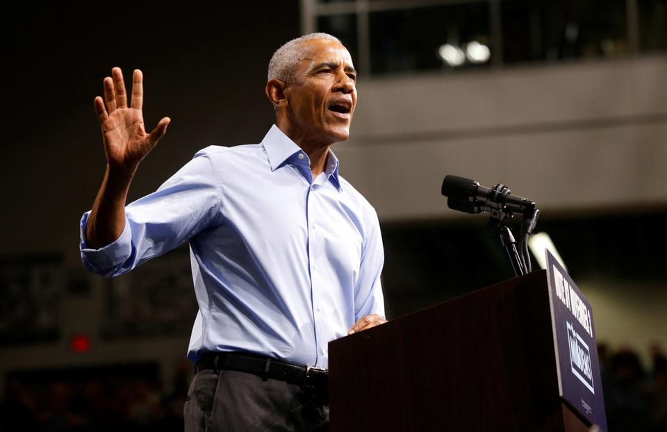 Obama lança duras críticas contra Trump enquanto faz campanha pelos democratas