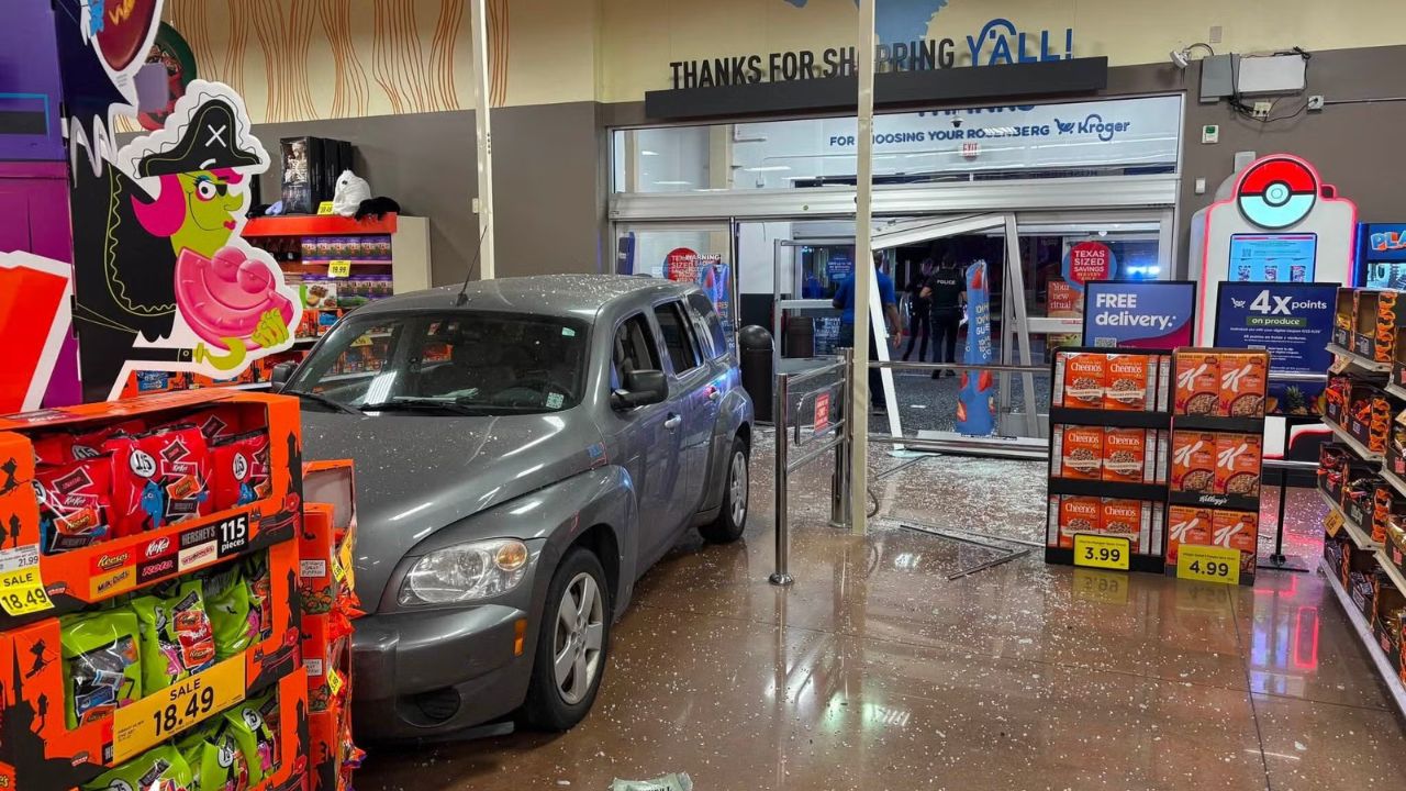 Motorista invade supermercado após encontrar loja fechada e diz que precisava usar o banheiro