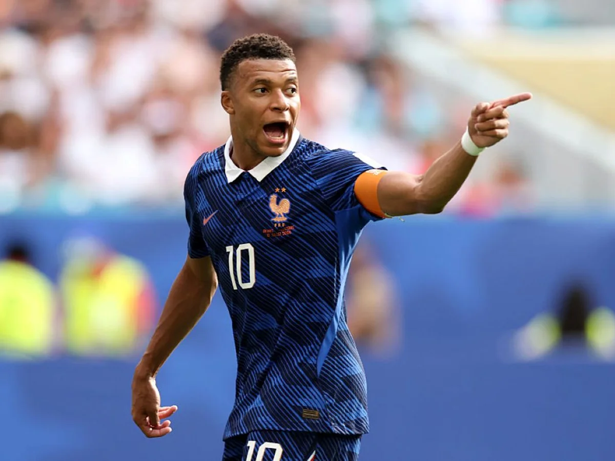 Mbappé se desculpa por declaração sobre Mao Tsé-tung que revoltou chineses