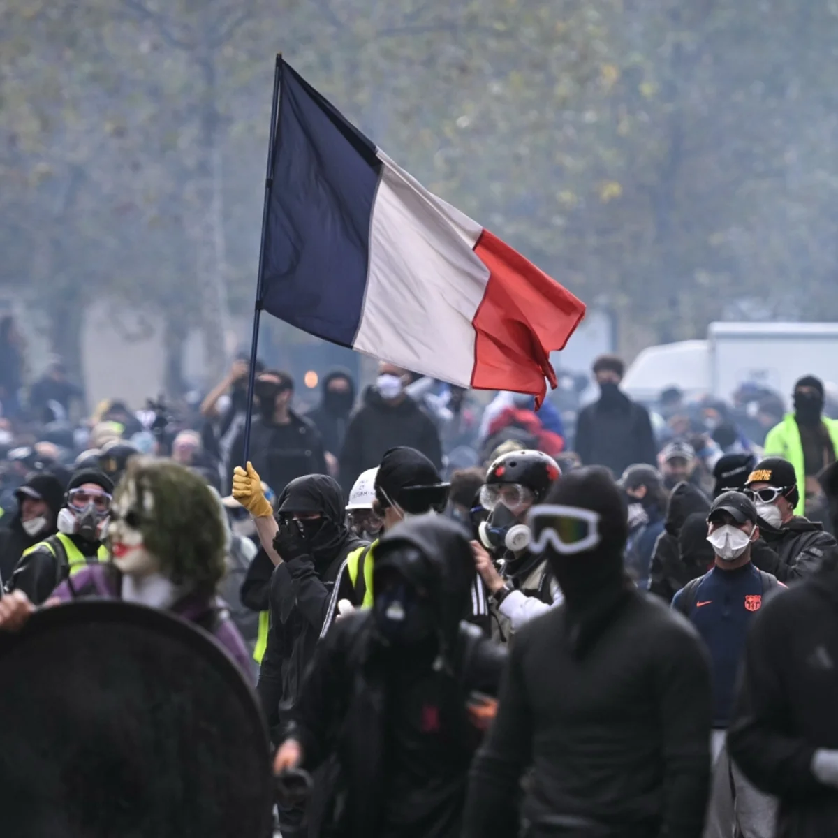 Protesto na França deixa 1.200 presos e 150 policiais feridos