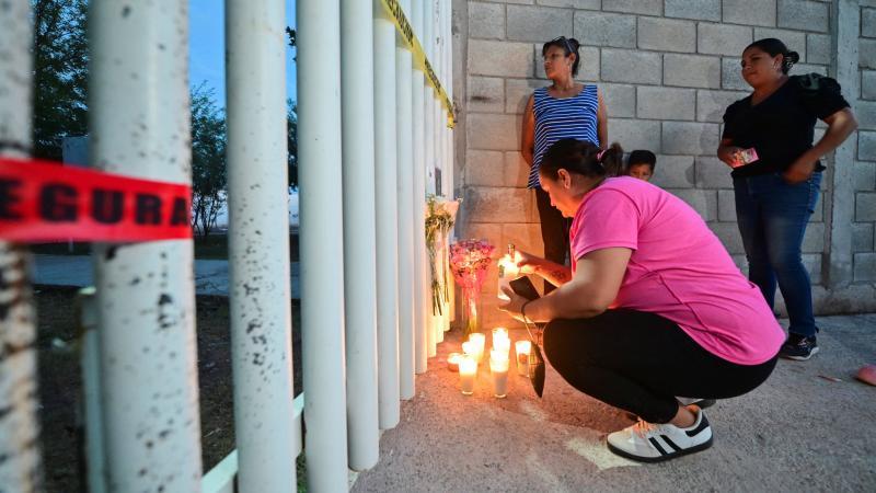 Entre dolor y exigencia de justicia, dan último adiós a subdirectora asesinada en secundaria