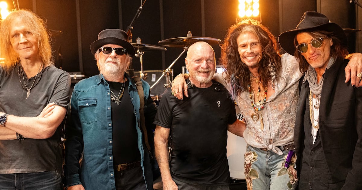 Fotos de ensaio marcam retorno de Joey Kramer ao Aerosmith para shows históricos nos EUA