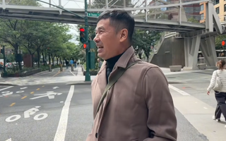 Nam diễn viên U60 sang Mỹ: "Đi Mỹ tươi cười vậy chứ lòng cũng buồn"