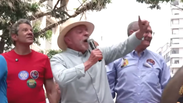 &lsquo;N&atilde;o tem essa de ter algu&eacute;m da Gavi&otilde;es que seja bolsonarista&rsquo;, alfineta Lula em caminhada em SP