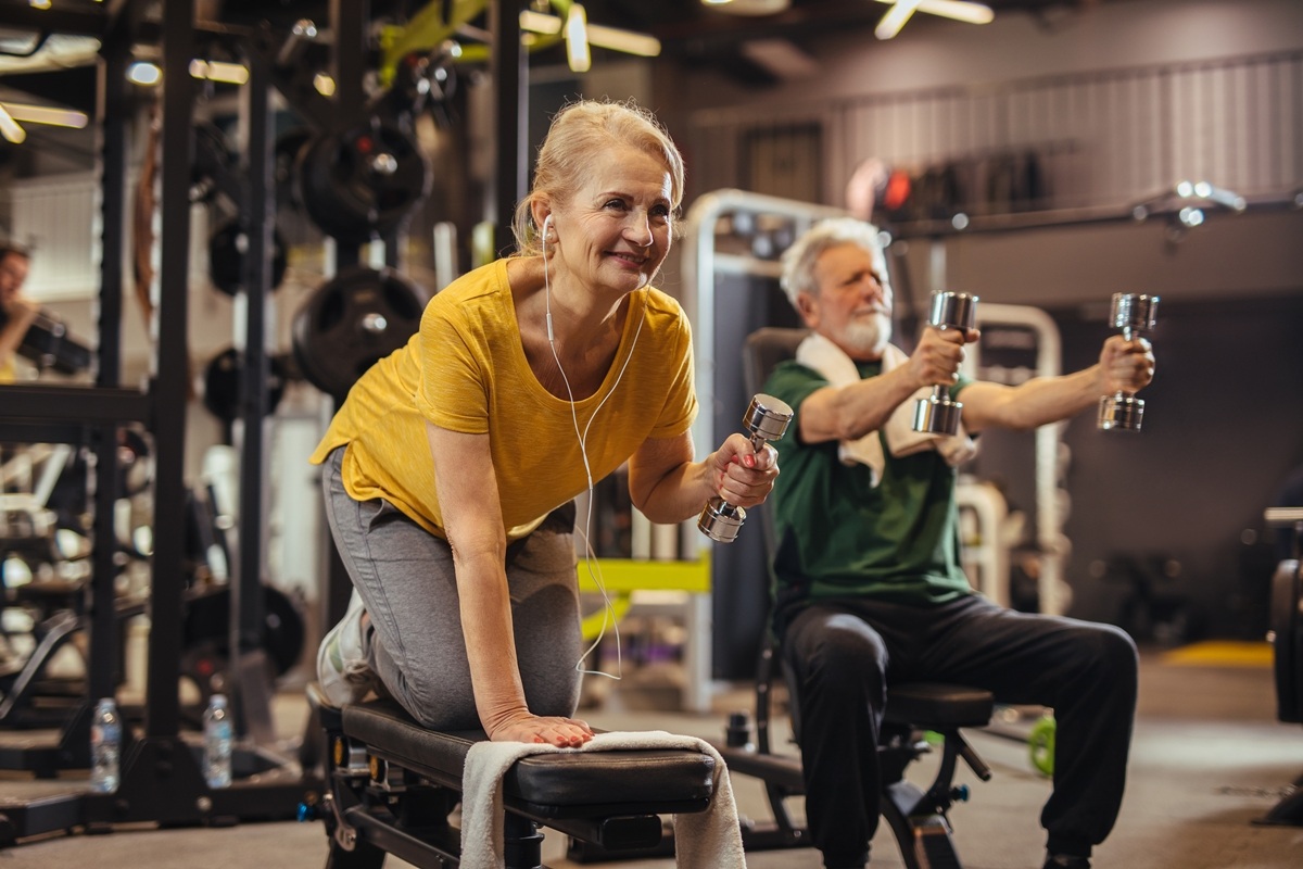Exercícios para fortalecer os braços e preservar a força após os 50 anos