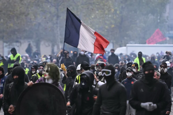 Louis Vuitton, Dior e Hermès: luxo vira alvo de protestos na França
