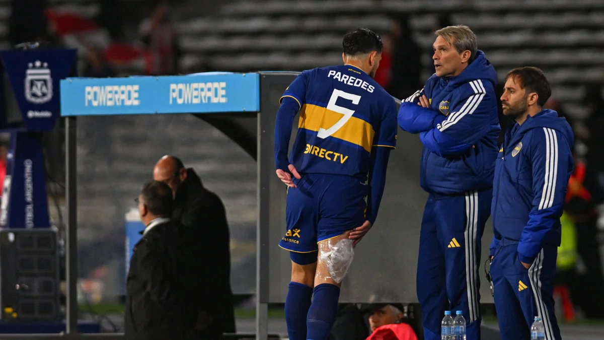 Principal jogador do Boca, Paredes sente lesão antes de jogo contra o Vasco
