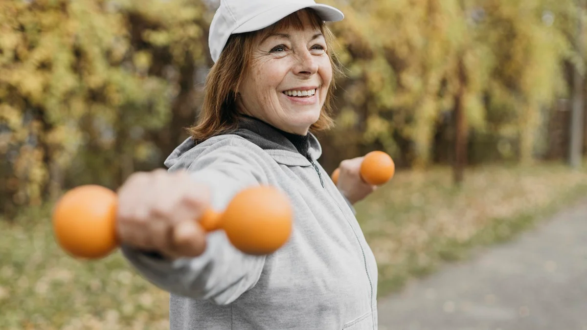 Exercícios para fortalecer os braços e preservar a força após os 50 anos