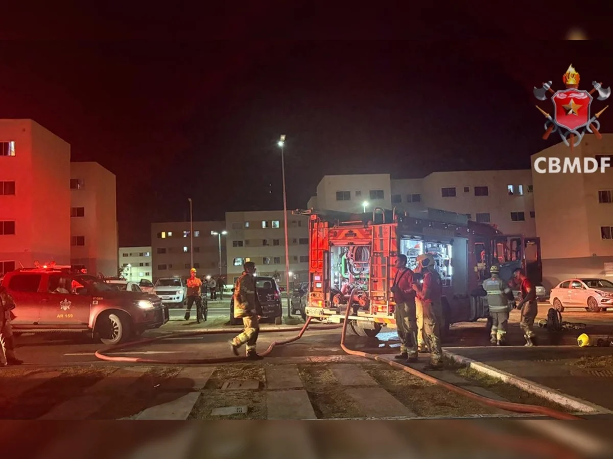 Apartamento é consumido por chamas e muita fumaça no DF