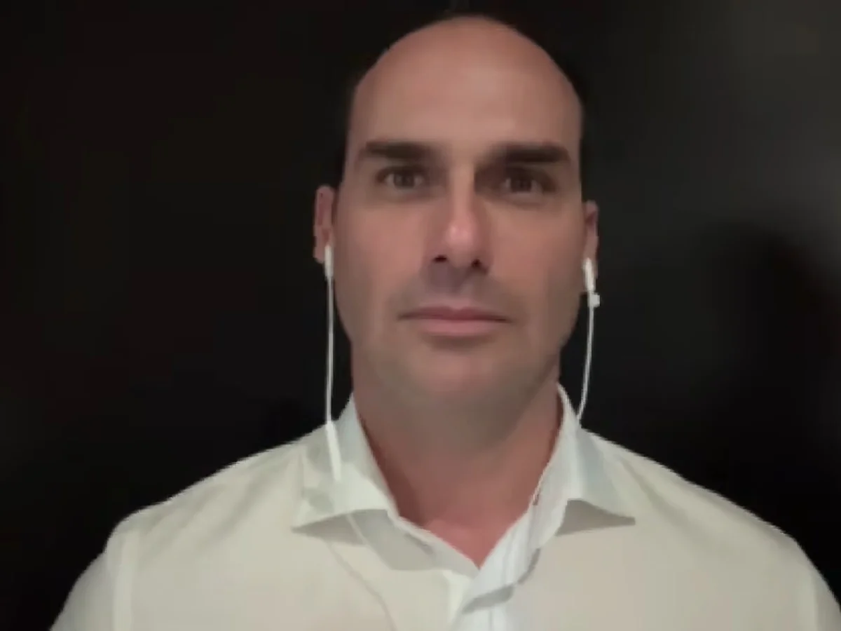 Eduardo fala em chamar fuzileiros e que Flávio deve deixar o país se perder